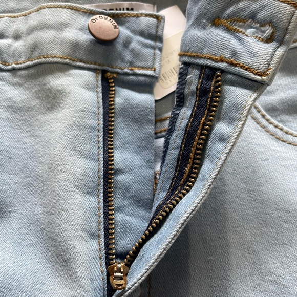 O2 Denim Light Wash Mini Skirt Size M - Picture 7 of 11